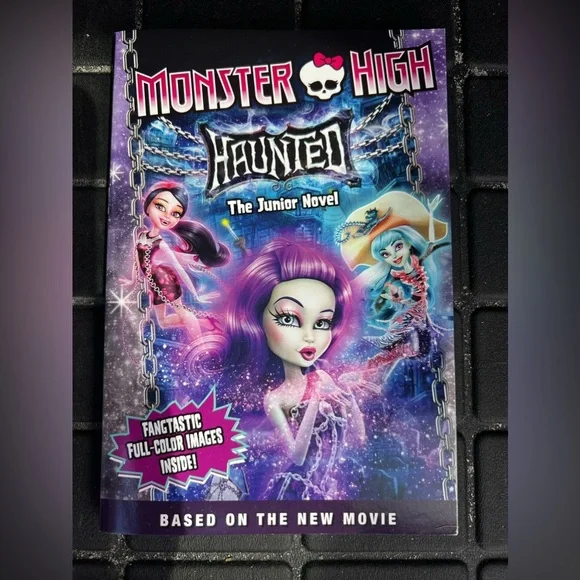 6 Monster High teen books. 1 hardcover & 1 comic book form. - Picture 7 of 9